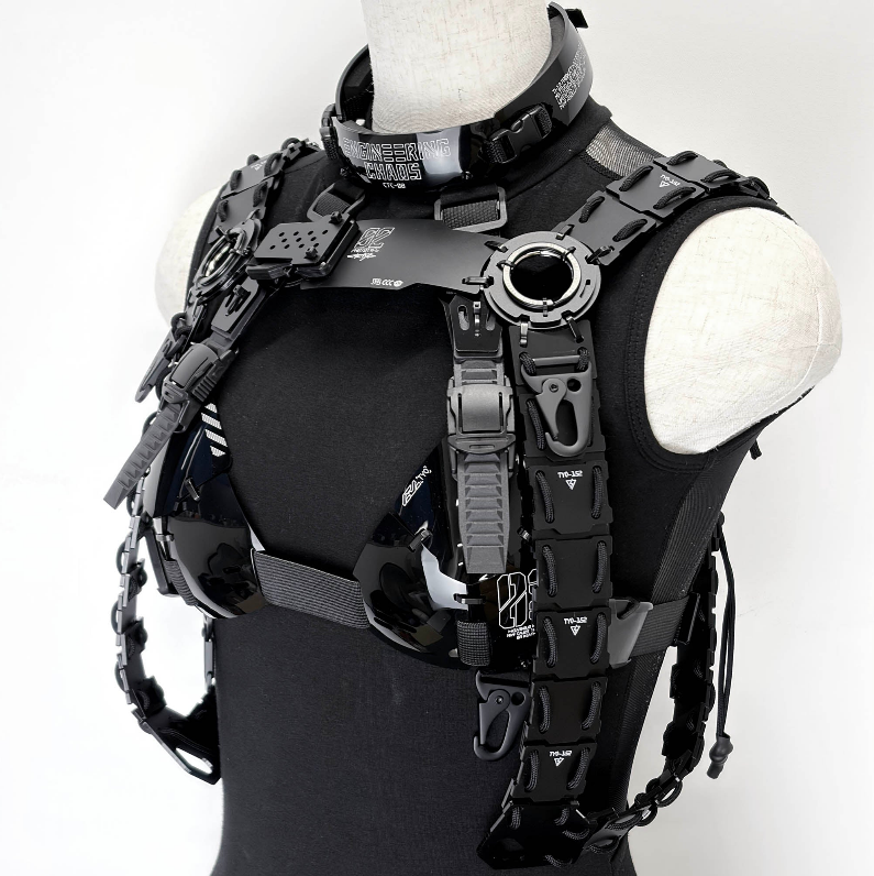 CTCTYO's tweet photo. armored harness unit 02
複雑な構造のハーネスユニット
フロントのバックルで開閉が可能 https://t.co/BbWQavaC04
