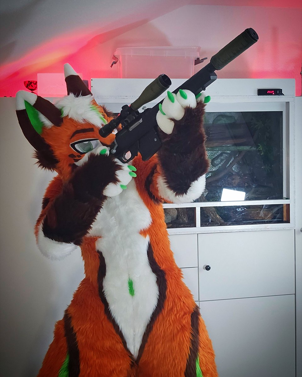 Kex_Fuchs's tweet photo. Gonna hit my target from a mile away !

#kexFox #furry #fox #cosplay #fursuit https://t.co/J86U22g4x3