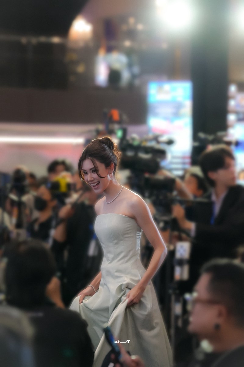 ziTmumu's tweet photo. Stunning ✨

LENA AT FIRST FRAME PREMIERE 
#HerinFramePremiereNight 
#LalinaLena #ลีน่าลลินา https://t.co/t3sYkG4mIW