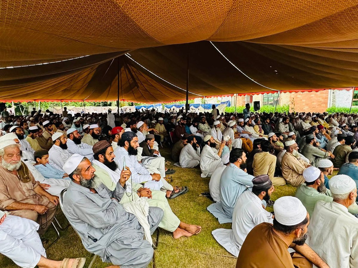 iFazliGhafoor's tweet photo. عالمی مجلس تحفظ ختم نبوت ٹاؤن 2 پشاور کے ایراہتمام عظیم الشان کنوشن سے مفتی فضل غفور خطاب کررہےہیں ۔ https://t.co/ZknoP4d1II