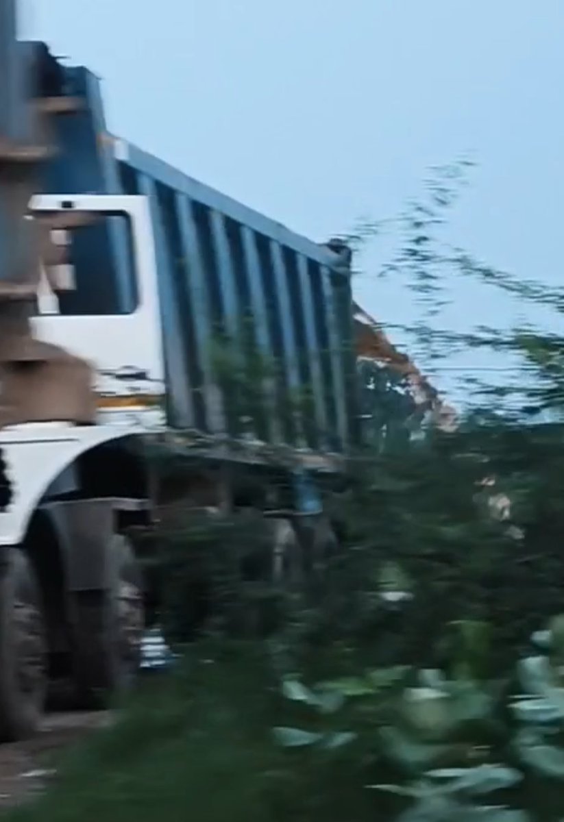 ManishK68496070's tweet photo. @kanpurnagarpol के @dcpskanpur बिधनू थाना क्षेत्र अंतर्गत कठेरुआ स्थित सागर हाईवे पर धड़ल्ले से चल रहे धुलाई सेंटर।कार्यवाही शून्य। जब जिम्मेदार अनजान तो कौन लेगा संज्ञान?? @Uppolice @NHAI_Official उल्टी साइड में खड़े होते वाहन हादसे को दे रहे दावत. लाखों लीटर पानी की बर्बादी https://t.co/zyShAvvrPF