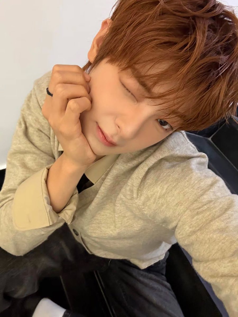 page_of_flareu's tweet photo. 🦊260820 dxwxs_ 인스타그램

: 플레어유가 데뷔 100일이라니!!! 유어들 덕분에 제 인생에 진하게 기억될 소중한 100일이었어요! 고마워요!!! 죽을 때까지 사랑해요

#플레어유 #강우진 #KANGWOOJIN https://t.co/Ud99kk6B6n