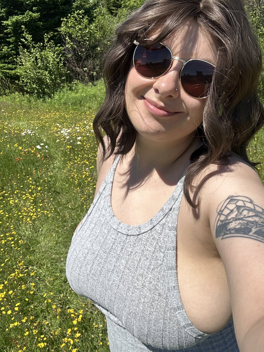 CurvyMermaidEva's tweet photo. Summer is almost over nooooo 😭 https://t.co/3RZeLThQ63