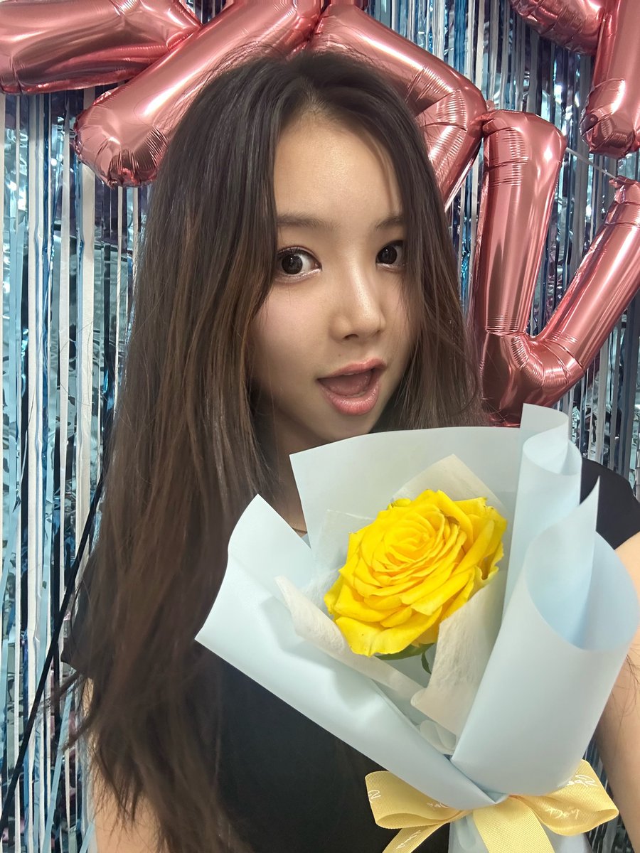5ecretNumber's tweet photo. New Number behind the party✨🎉

락키~ 우리의 1주년 파티에 와줘서 고마워💖💖💌

#SECRET_NUMBER #시크릿넘버
#1주년 https://t.co/lWx6aAgBYs