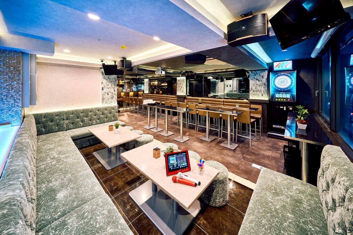 raise_ebisu's tweet photo. 👑【22：00～限定！最強2次会貸切プラン】 
⏰️3H飲み放題＆スナック盛・デザート付！
🥂スパークリングワインボトルで乾杯！
🎯カラオケ＆ダーツ付

🎪URL
https://t.co/NQluShNTVd

#ダーツバー #恵比寿 #貸切 #少人数 #プライベートパーティー #恵比寿ダーツ個室 #女子会 #ebisu #プライベート https://t.co/Wv5p6xbD6h