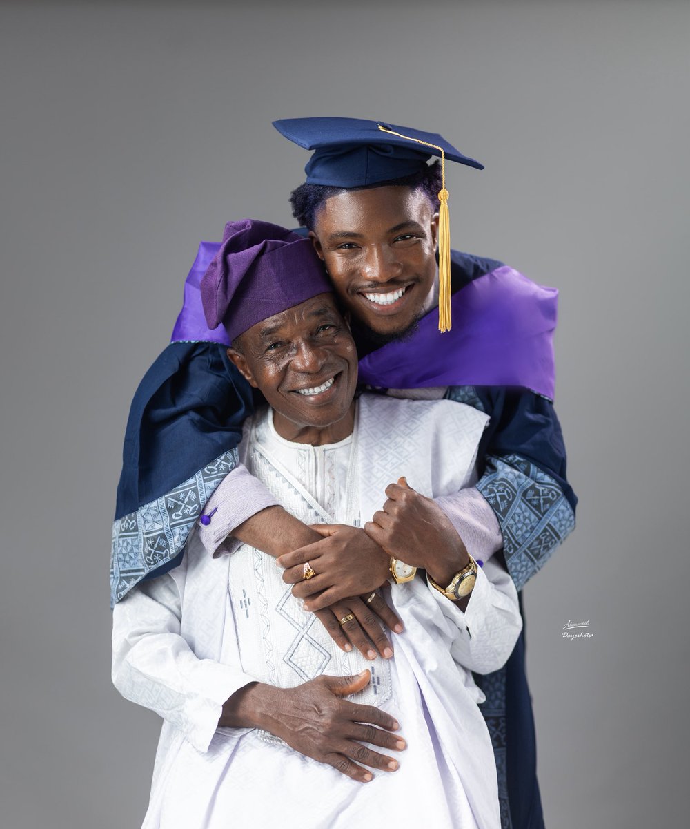 _aanuade's tweet photo. To my amazing parents, thank you for believing in me,
Your sacrifices, encouragement, and prayers carried me through every stage of this journey. Today's success is a reflection of your love and dedication. God bless you always. Happy Convocation to Us🥂 https://t.co/tHhFIEhsYd