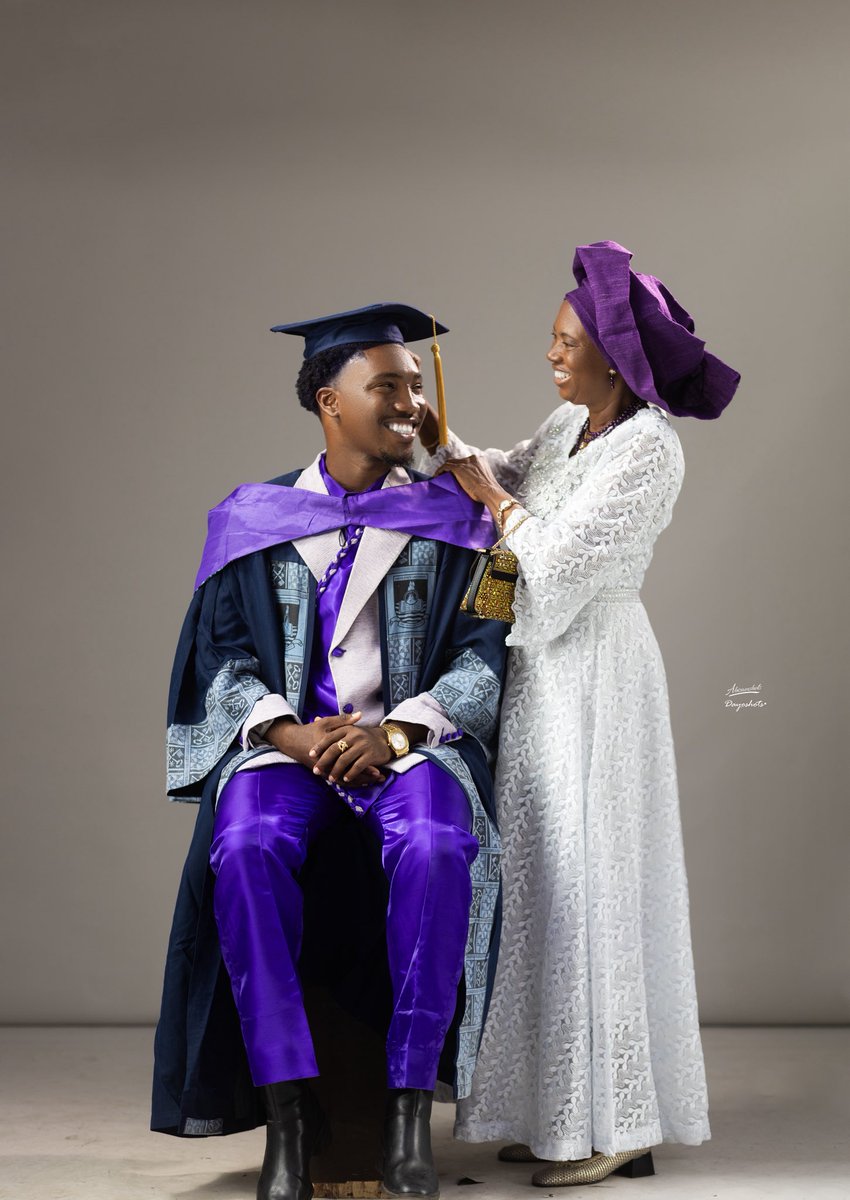 _aanuade's tweet photo. To my amazing parents, thank you for believing in me,
Your sacrifices, encouragement, and prayers carried me through every stage of this journey. Today's success is a reflection of your love and dedication. God bless you always. Happy Convocation to Us🥂 https://t.co/tHhFIEhsYd