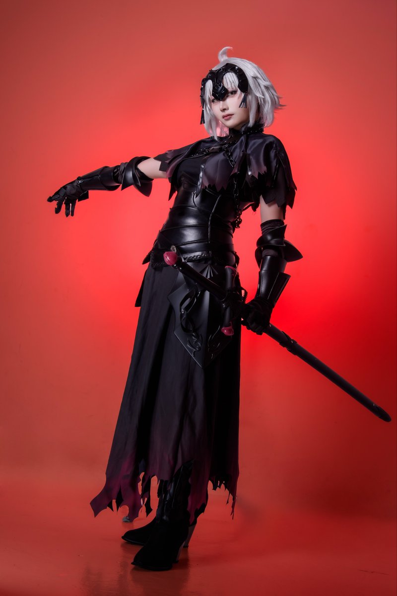 chocobontail's tweet photo. cosplay
fate/grand order
ジャンヌ=ダルク [オルタ]

　── そこから先、命の行き止まりよ

photo @buta_ni_leica https://t.co/bkYurHxit8