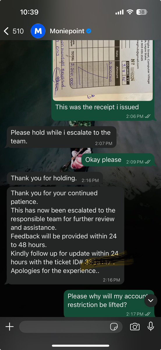 Vera172656's tweet photo. Moniepoint will freeze your account for absolutely no valid reason and their customer supports will manipulate and frustrate you till they dubiously take possession over your money!. @moniepointng @cenbank @fccpcnigeria.

On the 3rd of this month I sold a phone to a customer who https://t.co/Is2Kt0JHlo