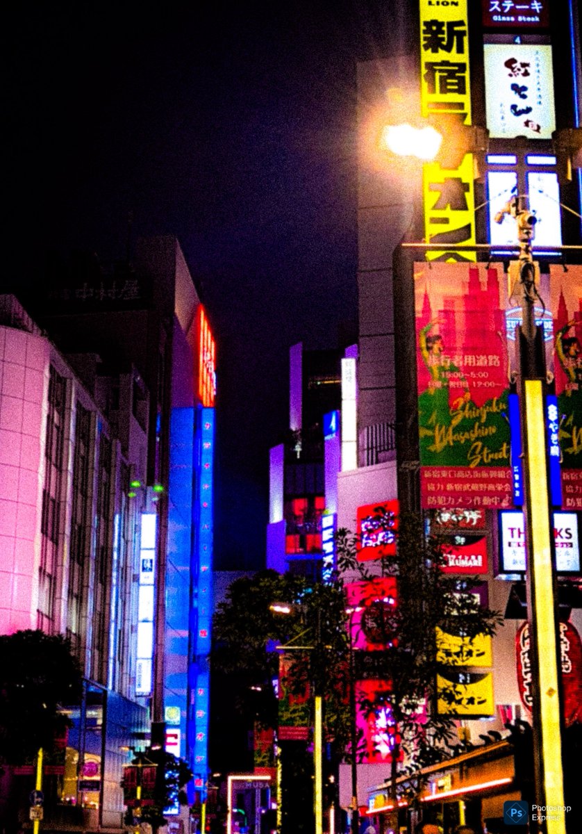 night7kichan's tweet photo. ギラギラと視界が煩くて、誰も私のことを見ていない。東京のそんなところが、なんだか少し心地が良い。 https://t.co/0vRD5lndDf