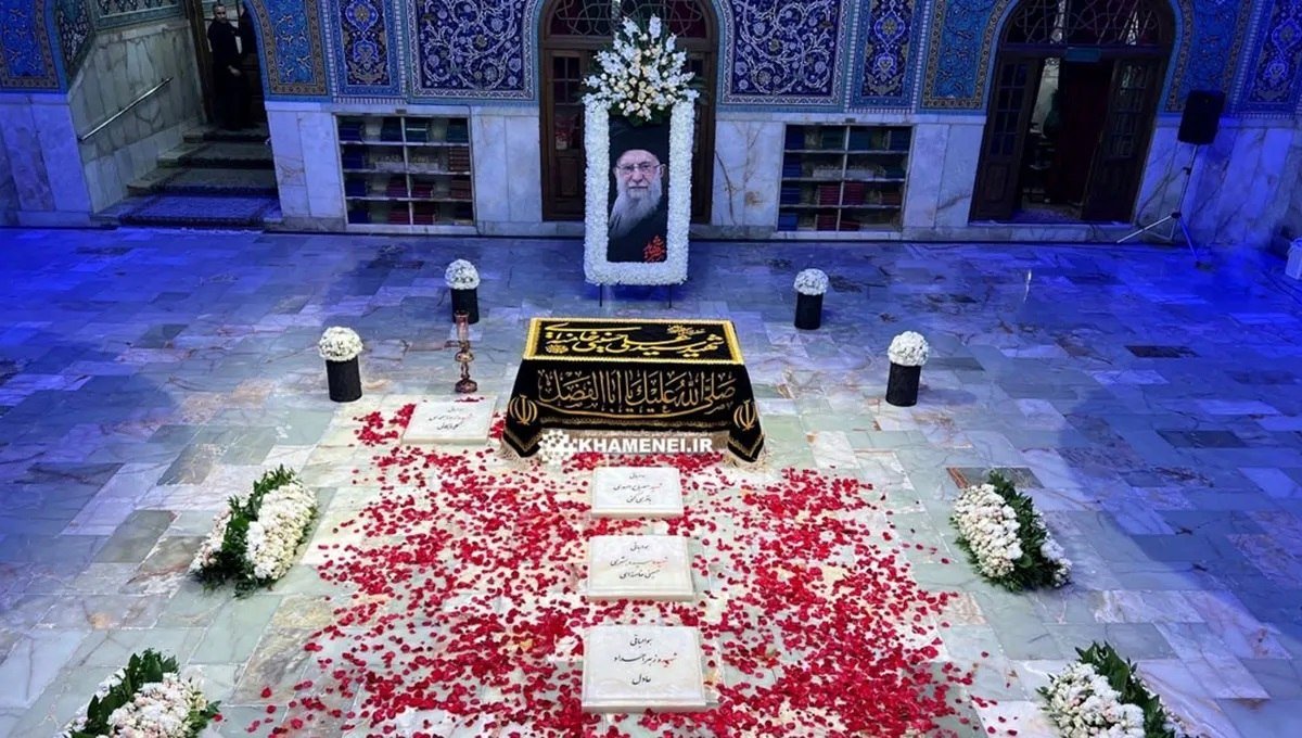 hosseinimazari's tweet photo. چهلمین روز خاکسپاری قائد شهید امت؛ تجدید عهد با آرمان‌ها و استمرار راه
 
برای نمایش ادامه گزارش روی لینک زیر کلیک کنید؛
https://t.co/Rtsr7rckLQ https://t.co/b2vhHUy9s7