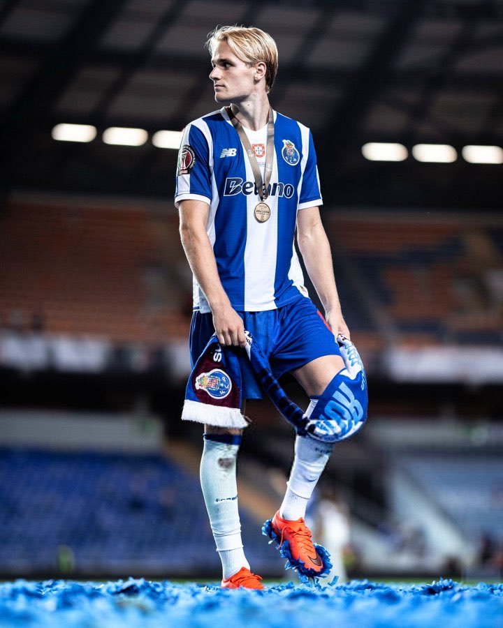 benfeerr's tweet photo. 📌 EXCL. - El Real Madrid está muy interesado en fichar a Victor Froholdt, centrocampista del Porto.

El danés (20 años) tiene una cláusula de 85 millones de euros.

A Mourinho le gusta el jugador y ya habló maravillas de él el año pasado. https://t.co/Eq7OjZaPcf