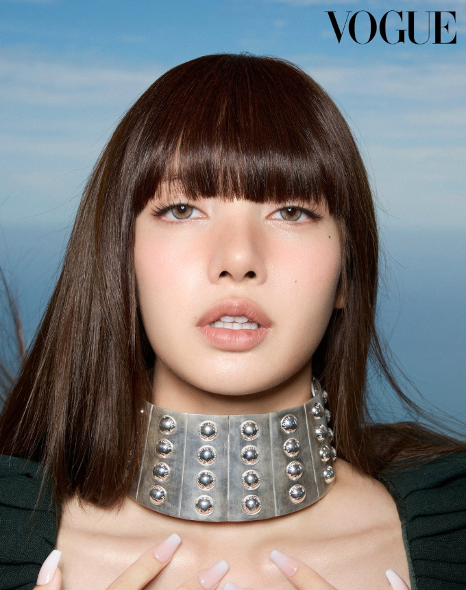AboutMusicYT's tweet photo. Lisa is such a beauty for Vogue Korea x Louis Vuitton. https://t.co/B8D9p9irim