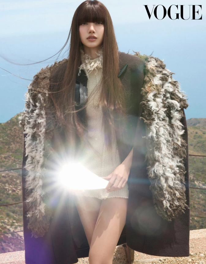AboutMusicYT's tweet photo. Lisa is such a beauty for Vogue Korea x Louis Vuitton. https://t.co/B8D9p9irim