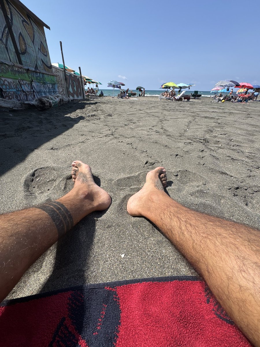 matt1395's tweet photo. Io al mare, mentre voi riempite il nostro PayPal 🧎🏻‍♂️🏧

@JQK09631514 @feetslave_0 @rt4malefeet @FindomAlphaRT @rtmastersit @cashslavexsub @loseecash @Master_HiroX @master_Luke00 @socalcashslave @p142014 @CristianSpotti https://t.co/yv7DgY8ocy