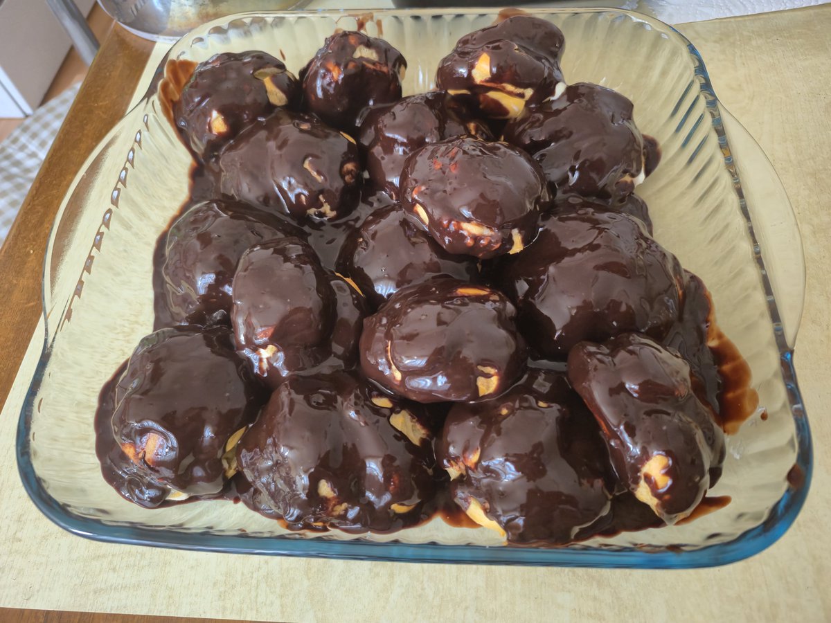 troodonyan's tweet photo. Double big mac  profiterol yaptım gelen gelsin (abim yarısını yedi) https://t.co/tTzu6S6hUM
