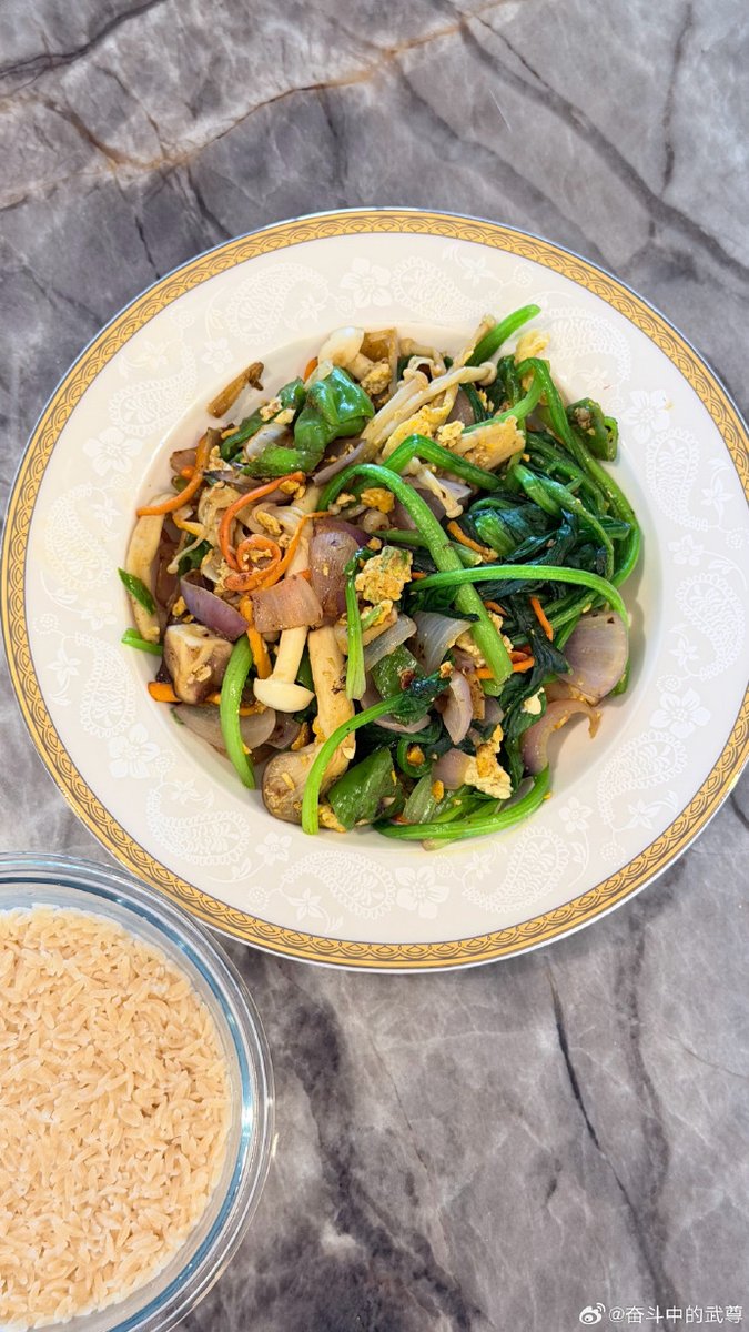 Alex137153's tweet photo. Woke up this morning and realized I’ve been cooking my own meals for 3 months straight—no more takeout! Small win that feels huge for my life.， https://t.co/Gp7iqhkucN