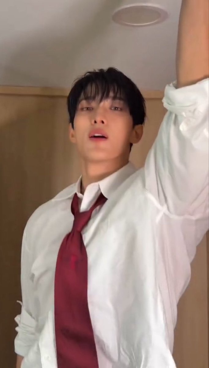 kyeomties's tweet photo. you can't give me all this face then take him away 😭 https://t.co/wvH5D7ukqD