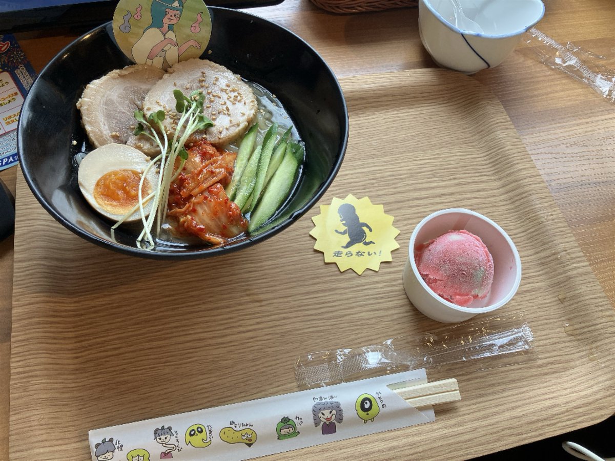 pd_qo31's tweet photo. シールあちこちあって嬉しかった💕
ピーナッツくんの靴箱使った😘
#ぽこピー　#極楽湯　#怪楽湯 https://t.co/SQy9OFwGwl