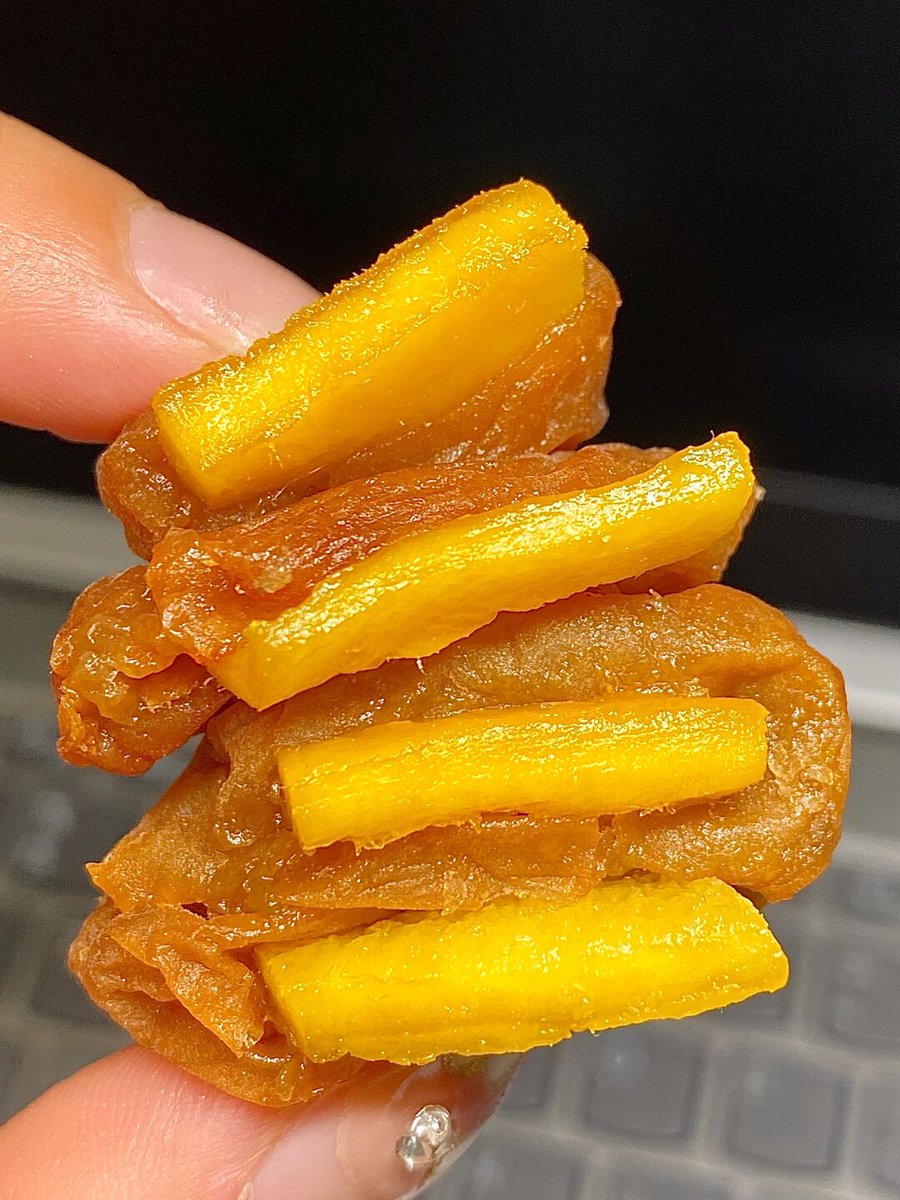 efcandob's tweet photo. Just split a bag of crispy mango dried with my roommates—sunny sweet taste hits different when shared! https://t.co/F68DronUsr