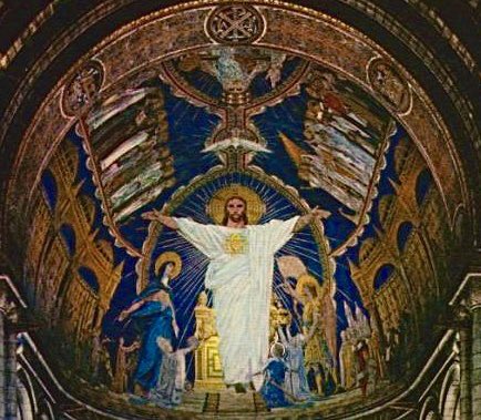 1981Sanctuaries's tweet photo. @XMinaShohdy Rising directly behind and above the high altar is the apse ceiling, adorned with France’s largest mosaic (475 m²) glowing in stunning gold and blue hues. It depicts the Risen Christ glorifying the Sacred Heart. #Art #Montmartre https://t.co/Um7aGfViTK