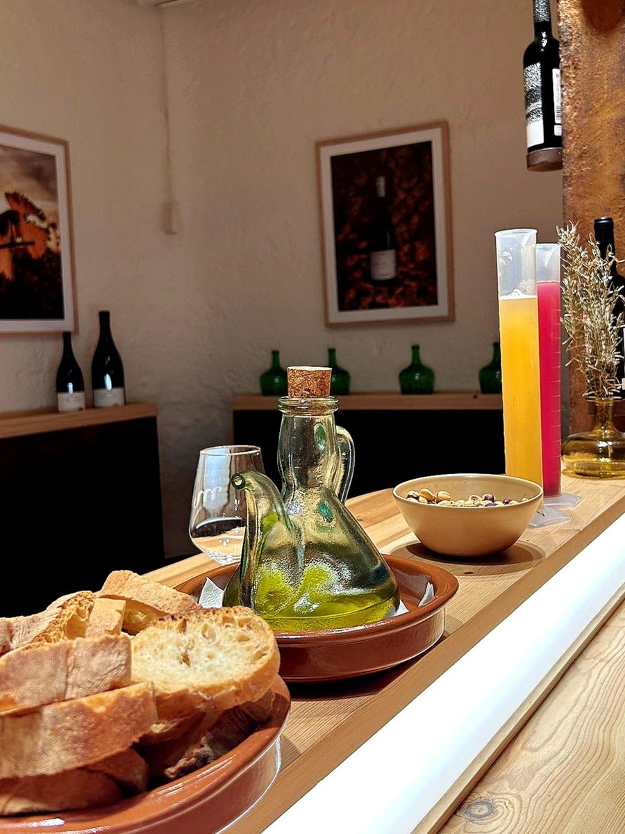 CellerMasroig's tweet photo. La verema és una època única per visitar-nos. 🍇

Viu la cultura del vi des de dins, com mai abans. ❤️

Reserva ja la teva visita guiada amb tast ONLINE a https://t.co/ofX2oWdq1s !

#cellermasroig #Verema2026 #domontsant #verema #enoturisme https://t.co/nYkper5d4I
