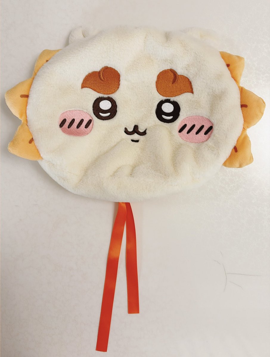 kanasi_sa_'s tweet photo. ちいかわパークでの購入品！
1万円以上買ったのでびんよよもらえました！
被り物シーサーちゃん史上1番もふもふなのでたまに抱きしめてます☺️
いとおシーサー꒰(՞..◜ヮ◝..՞)꒱ https://t.co/V9cJ7na8Ek