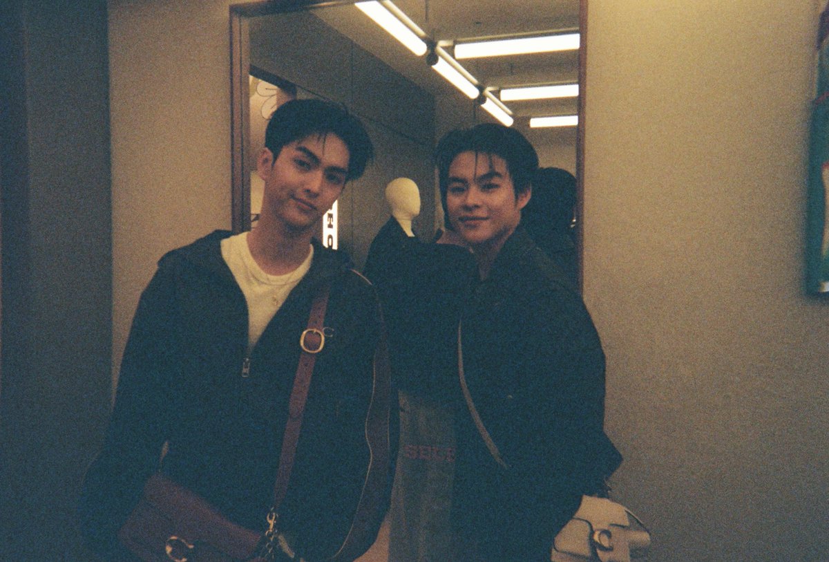 PacificaGroup_'s tweet photo. 💌💫 @Marckrisk @cucopper11 

#CoachPlaySiamSquare
#CoachNY
#MARCKRIS #COPPERdechawat https://t.co/a6dCupDapl
