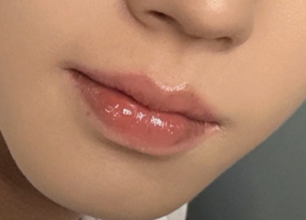 wingginglife529's tweet photo. 나는 입술에 점이 살짝 보이는게 너무 좋단 말이지…🫩 https://t.co/Lxu713Ju1k
