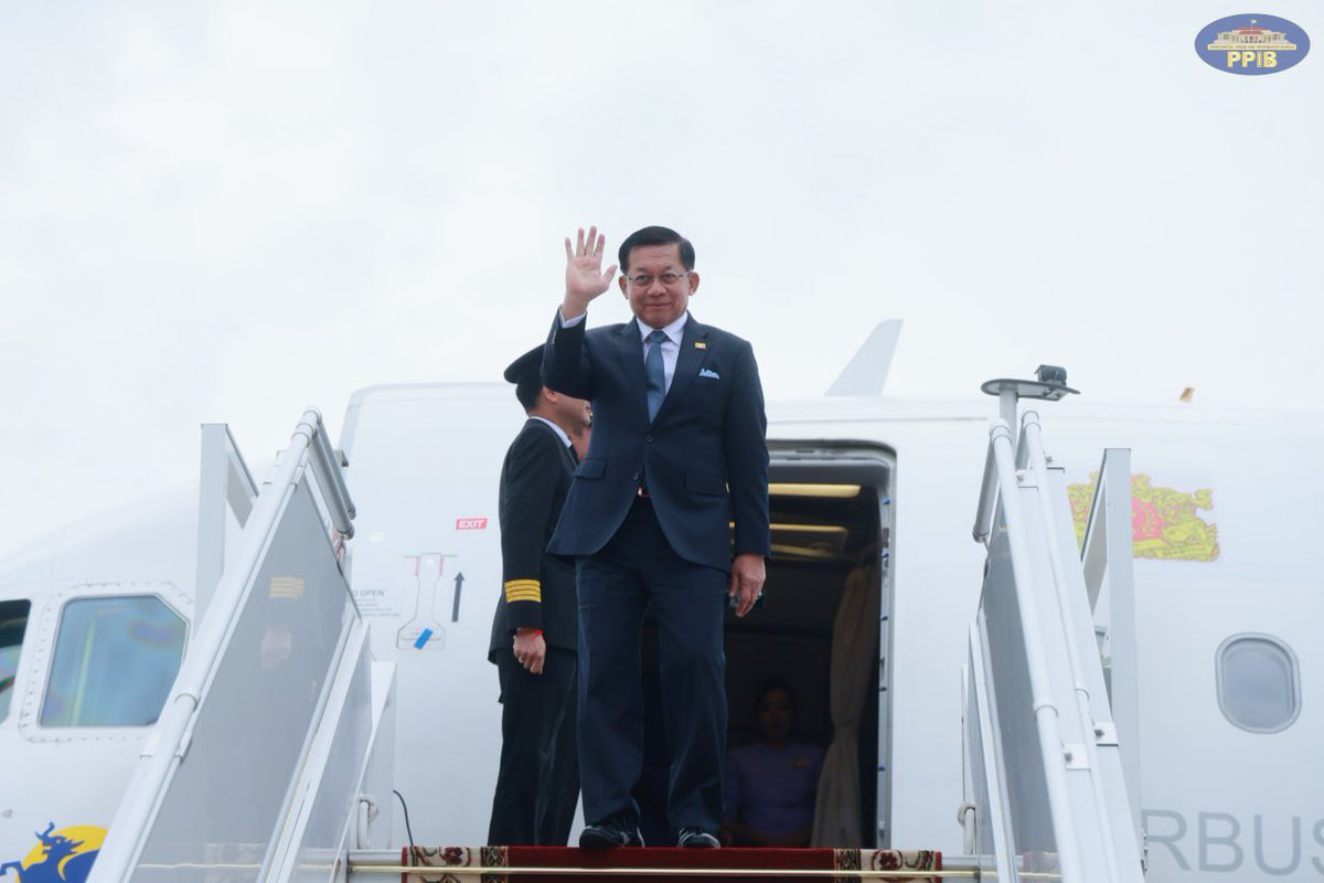 ppibofficialt's tweet photo. A high-level Myanmar delegation led by the President U Min Aung Hlaing arrived in Belarus for an official visit and was welcomed by Deputy Prime Minister of Belarus Mr. Viktor Karankevich and officials.
#myanmar 
#minaunghlaing 
#belarus 
#arrival https://t.co/axQuGrokD6