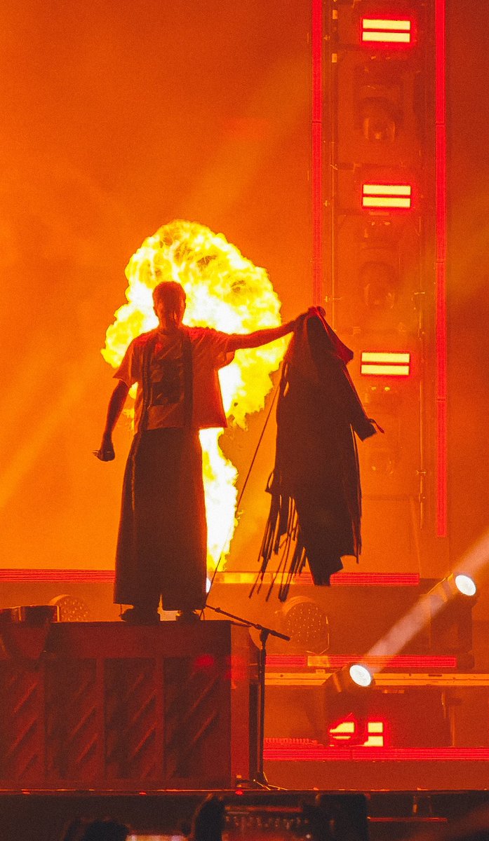 slowtownvoices's tweet photo. Heavydirtysoul at #sziget https://t.co/OfI5DkIfPS
