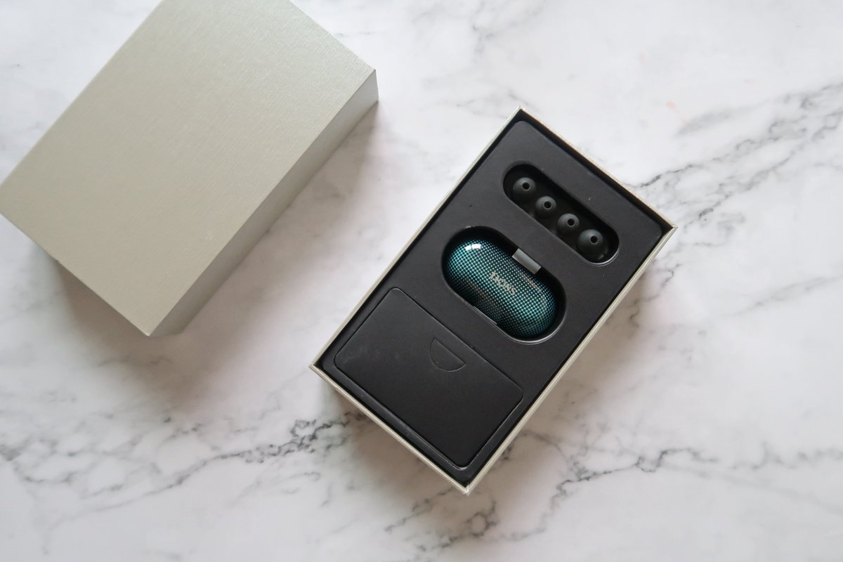 duomilala's tweet photo. Just couldn’t wait to unbox my new wireless earbuds! The compact package looks so clean, time to test the sound quality right away.， https://t.co/uOLtgNoLnR
