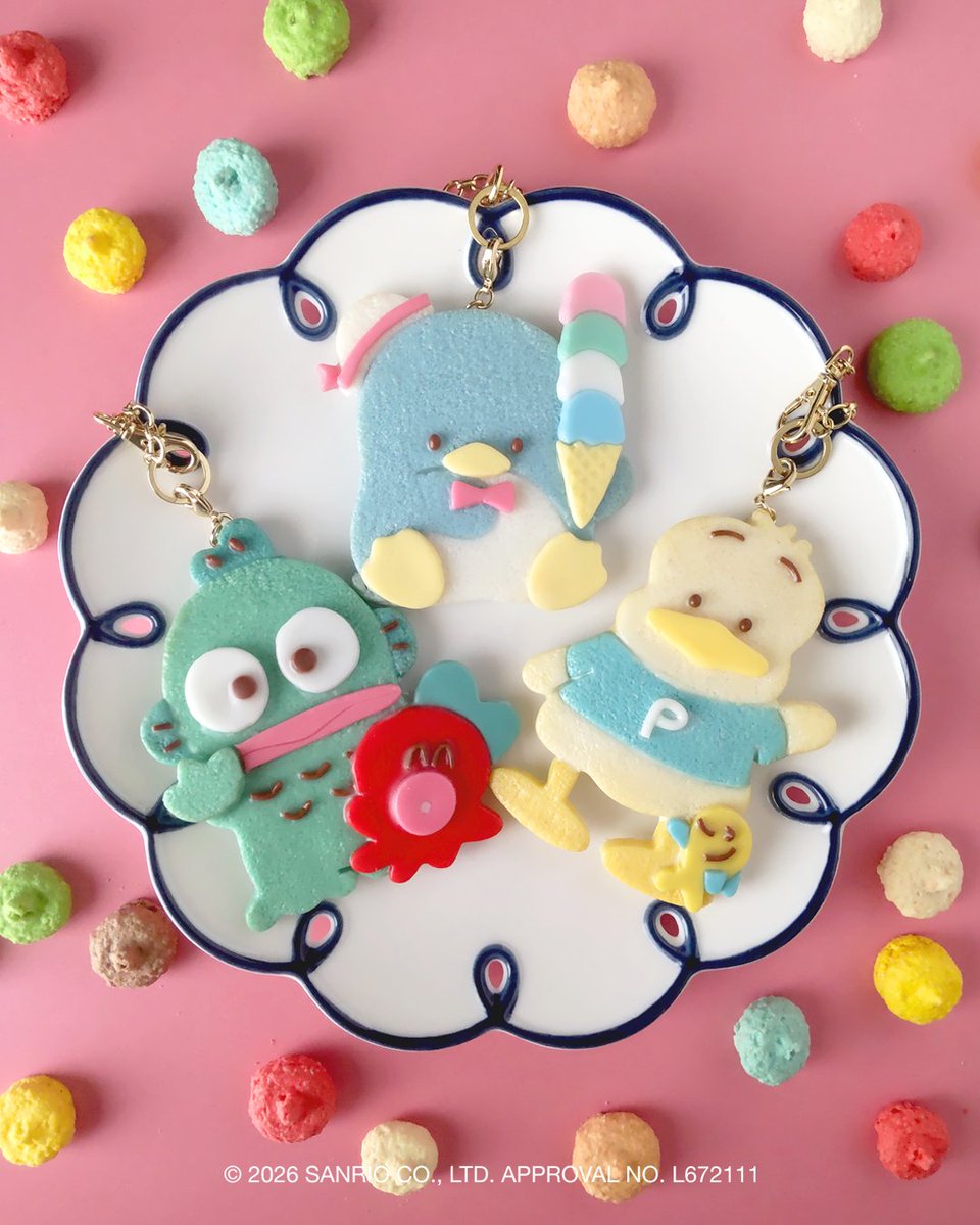 tommyfakesweets's tweet photo. 🍪Collaboration🍪アイスボックスクッキー風バッグチャーム

サンリオキャラクターズがクッキー風のチャームに大変身！
こんがり甘いかおりのしそうなクッキー生地でつくられた色とりどりのキャラクターたち🌼

お気に入りのバッグに付けて楽しんでくださいね👜(別売りのリボン付きネックレスに付け替えることもできます)

9/8㈫〜伊勢丹新宿店で開催のHello ISETAN Hello Sanrio charactersで販売です💓