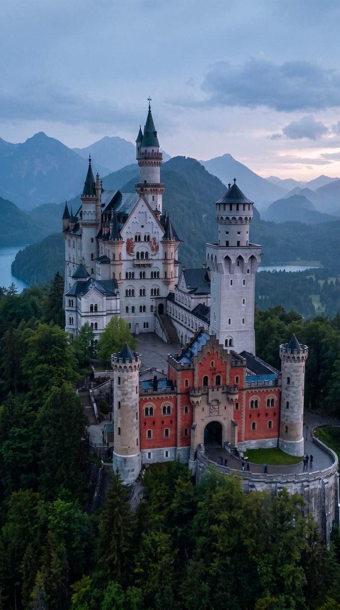 earthviewss1's tweet photo. 📍Neuschwanstein Castle, Germany 🇩🇪 https://t.co/B0gVtyLDW6
