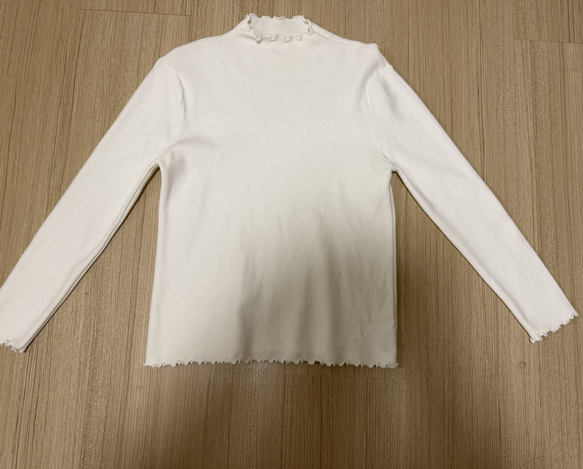 y_yuwarin's tweet photo. ส่งต่อเสื้อคอเต่า รุ่น Emma Knit Top
แบรนด์ Riley.apparels 
💰ราคา 250บาท รวมส่ง ( ซักเก็บไม่เคยใส่ค่ะ) 
สนใจทัก DM มาสอบถามเพิ่มเติมได้นะคะ #rileyapparels #ส่งต่อriley #ส่งต่อrileyapparels #ส่งต่อเสื้อ #ส่งต่อกางเกงยีนต์ #โล๊ะของ #โล๊ะเสื้อผ้า https://t.co/SRJJEvgW34