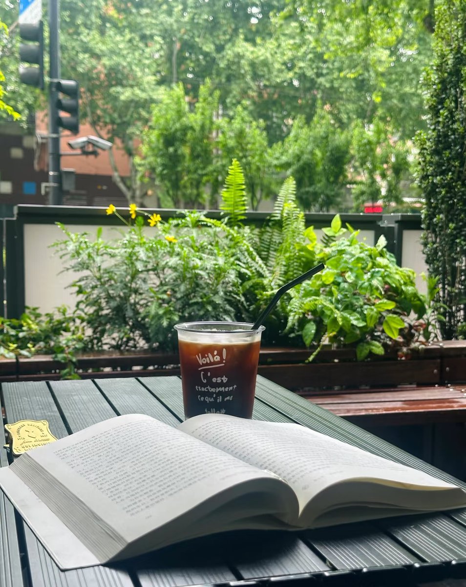 Sabanto70's tweet photo. Enjoying the lazy Sunday breeze with a cold iced coffee and a good book—this is how slow days hit different https://t.co/87CbPgF0uh