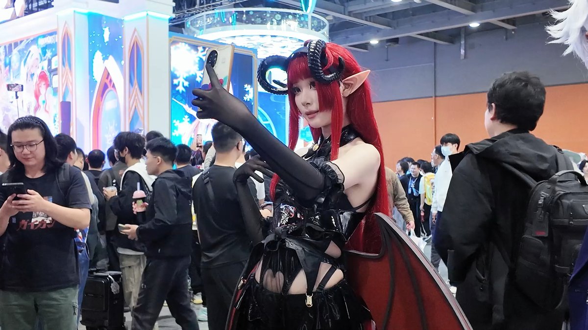 Camienking's tweet photo. Just finished an amazing day at the city anime convention! Met so many cool cosplayers, scored exclusive merch and took way too many selfies – best weekend vibe ever https://t.co/wiveNIKldO