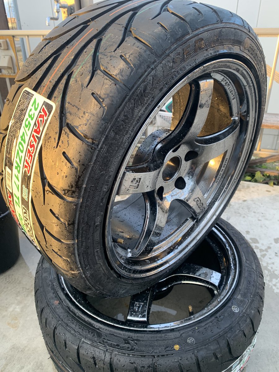 SAD_SPRING_M145's tweet photo. グラムライツ57DR黒新品未使用二本　17インチ9j +12 114.3 10万　

グラムライツ57CRクロームカラー二本17インチ　9j +12 114.3 使用傷ありタイヤ付いてるけど中古　7万

どちらも発送可能
#売ります https://t.co/R5z30koAAH