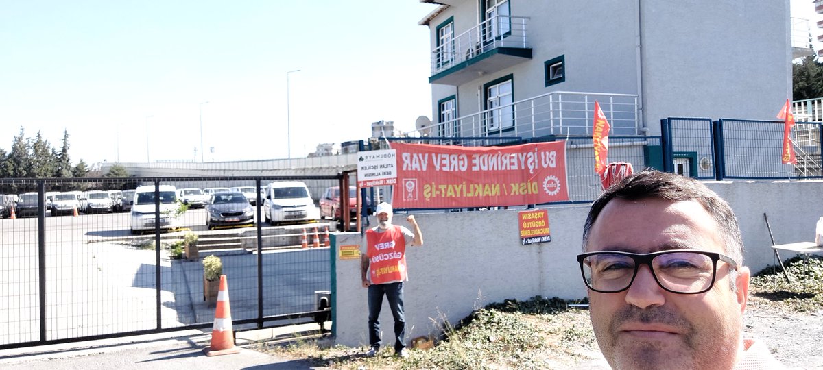 erdalkopal's tweet photo. Bugün İşçi ve Sendika Düşmanlıgına karşı yürüttügümüz Hödlmayr Lojistik  Grevimizin 22. Günü.
Yaşasın Hödlmayr Grevimiz!
Sendika Haktır Engellenemez!
İşçilerin Birliği Sermayeye Yenecek!
@hoedlmayr https://t.co/wQSBriK0AM