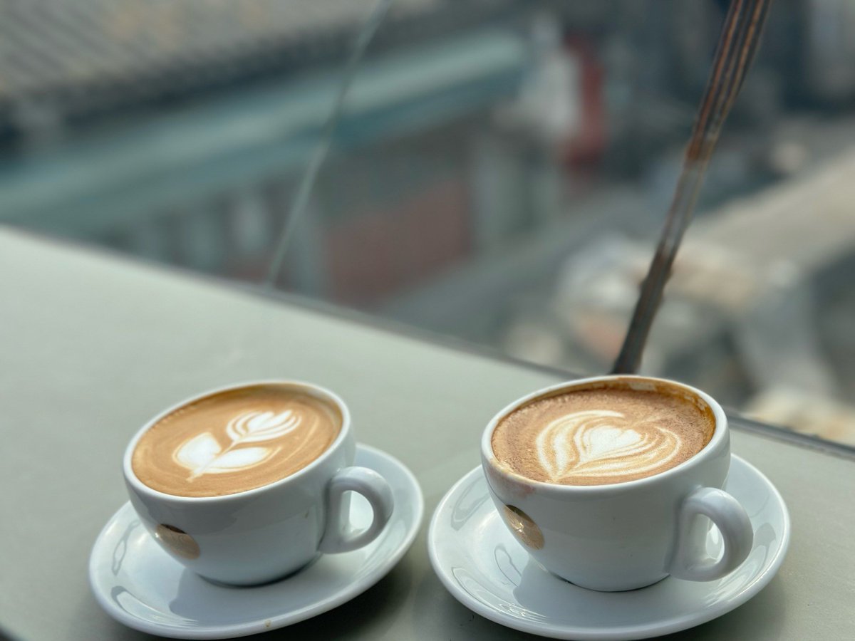2warqr's tweet photo. Entre dos ciudades, un mensaje de buen café y un abrazo virtual que llega justo a tiempo — hoy, el vínculo está más cerca que nunca. https://t.co/EWt3HCPErC