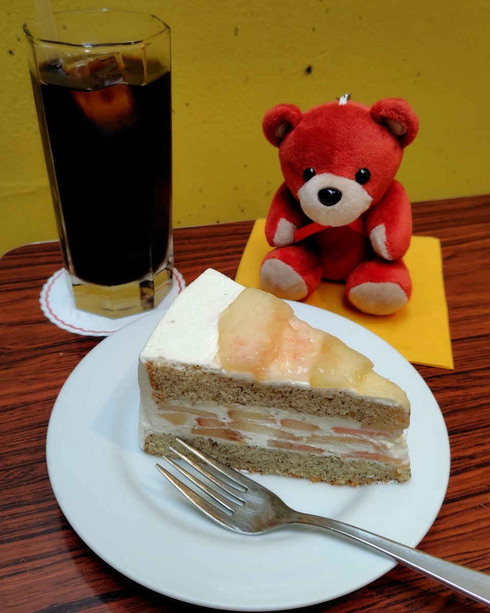chisato_sweets's tweet photo. 桃のショートケーキ🍑
健くんのファンミグッズ「おとみるれずん」を作られたお店で食べたケーキが美味しかったのでそれっぽく作ってみました☺️ https://t.co/v3mhkq5cvZ