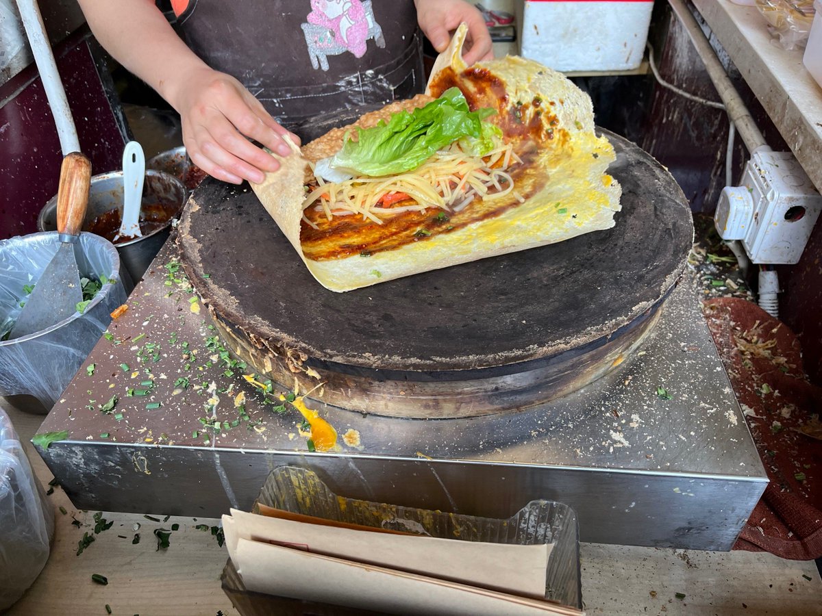 Demeyerdaniel1's tweet photo. Took a bite of the crispy roadside fried pancake on my way to work—warm, savory, and perfect for a chilly morning! https://t.co/ecpIhRFnnO