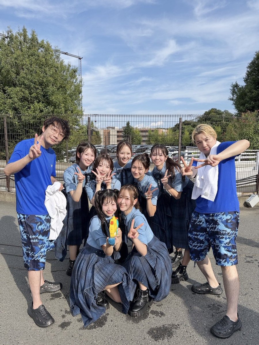 kawase_uta_0227's tweet photo. #よみうりランド での
ゲリラライブ＆放水パーティー🩵

初めましての方もめちゃくちゃ盛り上げてくれて本当に感謝でしたっ！
 #ナナニジ 覚えてくれてありがとう❣️

三四郎さんとのロケも嬉しかった〜！
 #計算外 での放送をお楽しみにっ https://t.co/FNrIsiQ20B