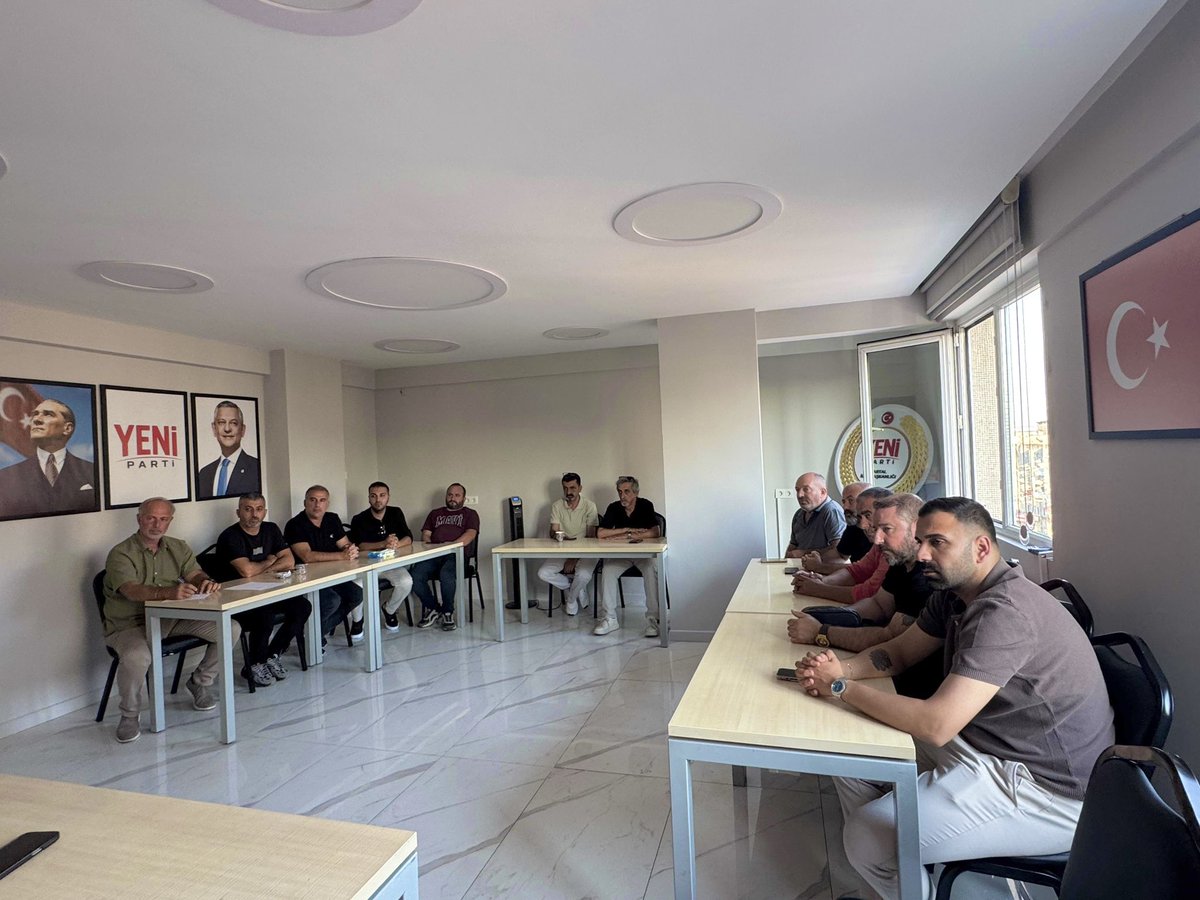 YeniPartikartl's tweet photo. Yeni Parti Kartal İlçe Başkanlığımızda, Mahalle Birim Başkanlarımızla birlikte verimli bir toplantı gerçekleştirdik.

Örgütümüzün mali süreçlerini, çalışmalarımızı ve önümüzdeki döneme ilişkin planlamalarımızı değerlendirdik.
#yenipartikartal https://t.co/lVZrQ34P6m