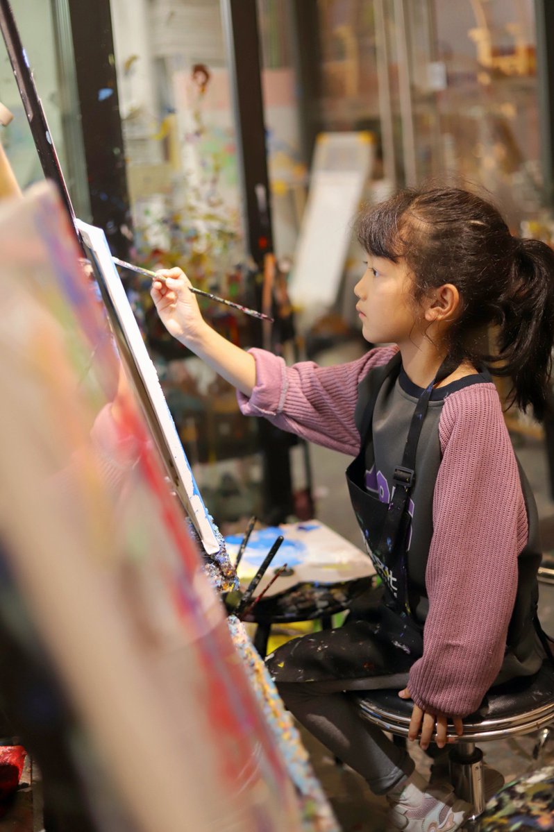 SamaraQkc's tweet photo. Aprende a pintar acrílico! Es divertido y te permite expresar tu creatividad. Prueba hoy mismo tu primera obra. https://t.co/BOQj2PxA12