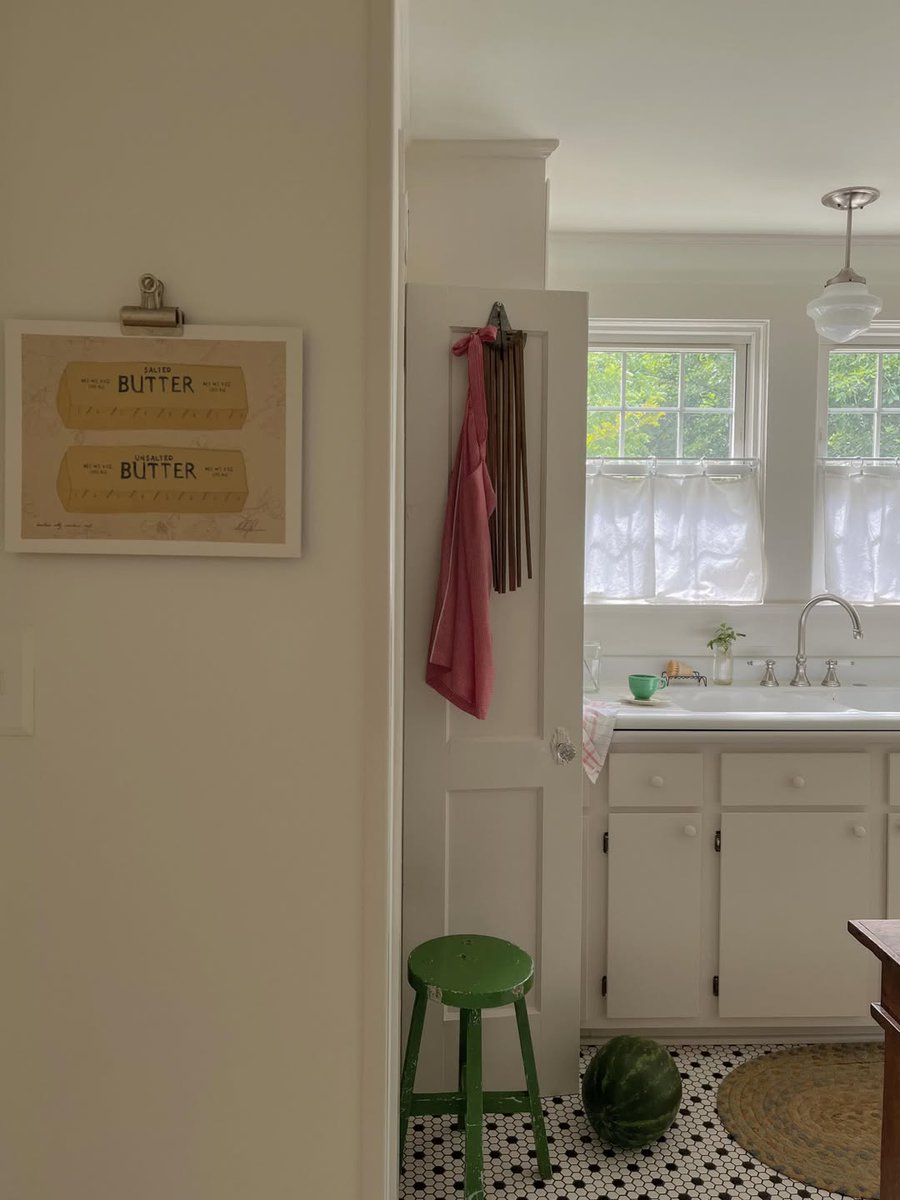 uponwalkerroad's tweet photo. A day for catching up on all the cleaning &amp; laundry &amp; folding &amp; putting away— all that was completely neglected over the holiday. https://t.co/39C2wJ014N
