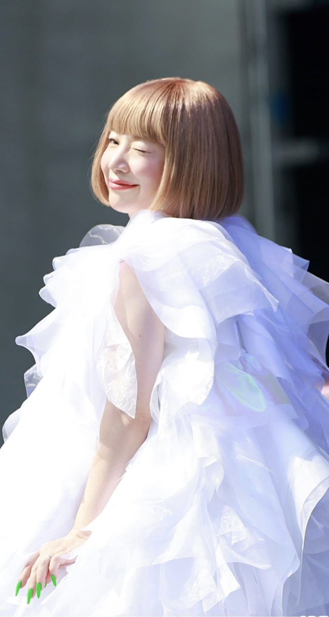 LucilleMaster's tweet photo. みんなが撮ってた写真見てるから公式の写真はフォトショップされてるんだろうけど、それを加味したってちょっとコレは強い🤦🏻 https://t.co/03NUExwfgL