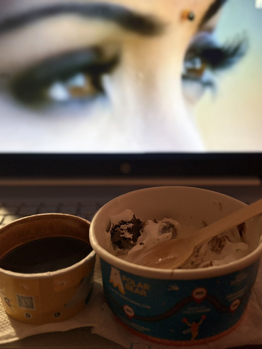 OreoBiscuiit's tweet photo. PoV:it’s diiibiiiciii thurssssdaaaayyyy😚😋 https://t.co/pDdwg9a8ol