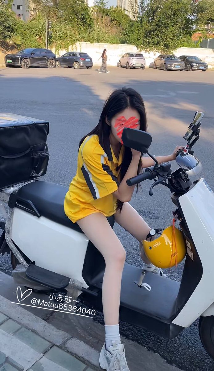 Matuu65364040's tweet photo. 跑单路上也要美美的~

谁能想到这个照片是我让路人帮忙拍的呢，哈哈哈，下次想��粉丝帮忙当摄影，有的话请私信我哦~ https://t.co/Fz6hHpAXyo