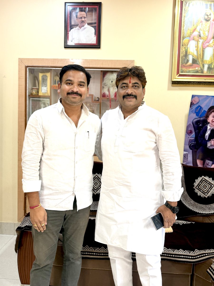 PrashantMP10's tweet photo. प्रिय सुमित तुला वाढदिवसाच्या हार्दिक शुभेच्छा 🎂❤️
आई तुळजाभवानीच्या आर्शिवादाने तुला 
उत्तम आरोग्य,यश,किर्ती मिळो हि श्री ईश्वर चरणी प्रार्थना .! 

Happy Birthday my Dear #Brother 💐🎂
#happybirthday #birthday @Sumit_M_Patil https://t.co/yqMHbuXs8q
